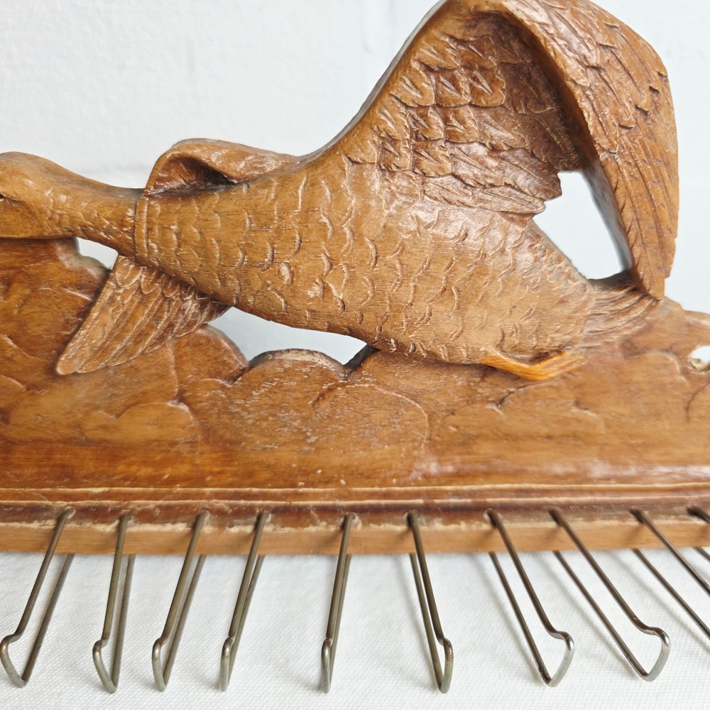 Vintage Faux Wood Flying Mallard Duck Wall Tie Belt Rack 12 Hooks - Picture 3 of 11